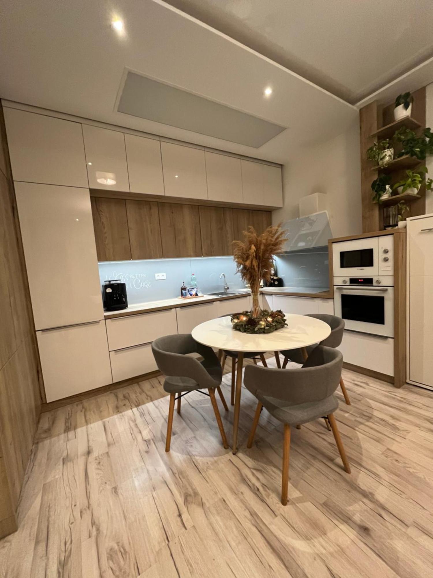 Cozy Apartment บราติสลาวา ภายนอก รูปภาพ